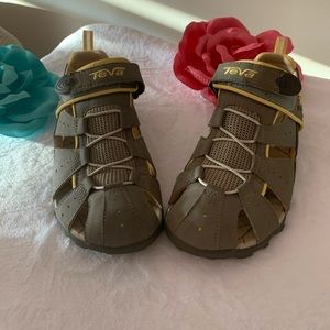 Teva women’s shoes size 8 NWOT